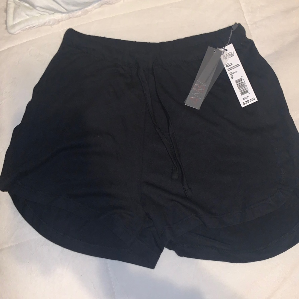High Waisted Dolphin Short Black